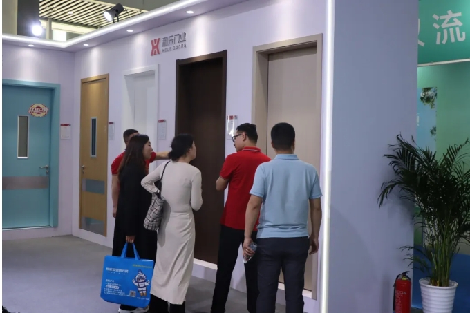 Hele Doors & Windows vole les projecteurs à Chengdu Construction & Decoration Expo: 80+ Produits, 500㎡ Booth Captiver