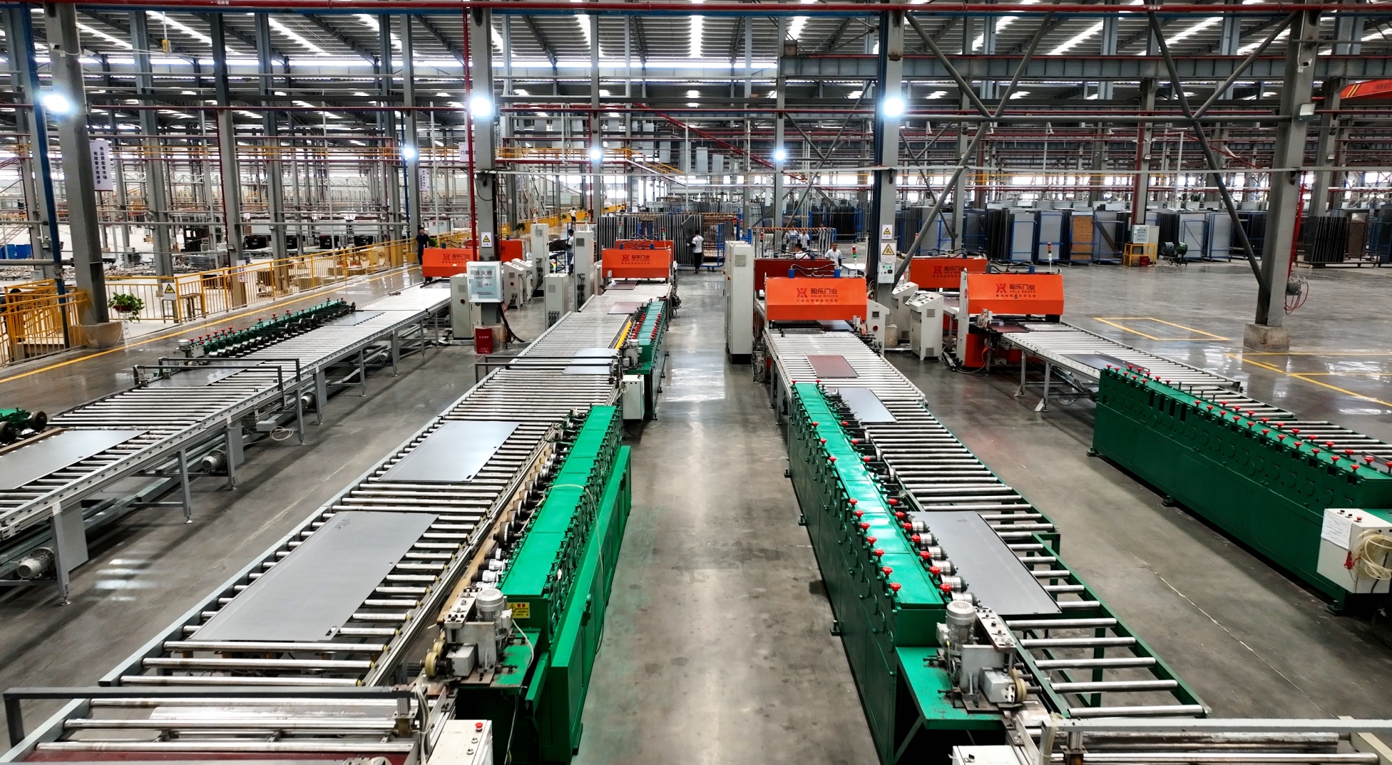 Aménagement efficace, gestion centralisée : la voie vers des opérations évolutives pour les fenêtres et portes Hele