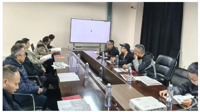 Une délégation de l'Université du Nord-Ouest visite la base Hele Windows & Doors Yibin pour inspection et échange : approfondir la collaboration université-entreprise pour co-créer des dortoirs de qualité